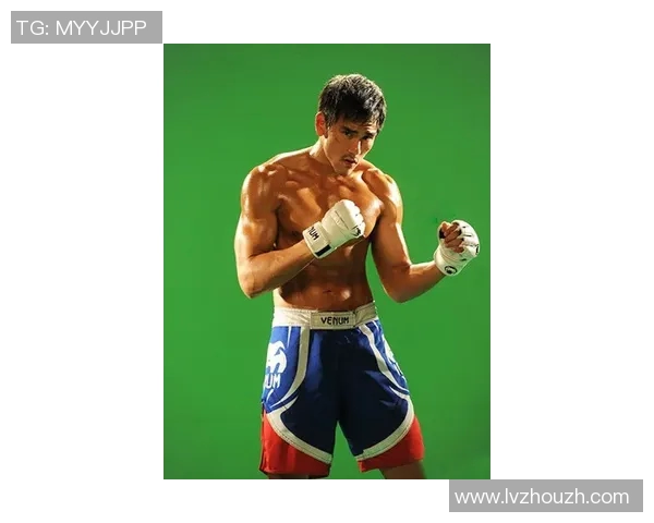 男足球明星展现完美腹肌的魅力与训练秘诀揭秘