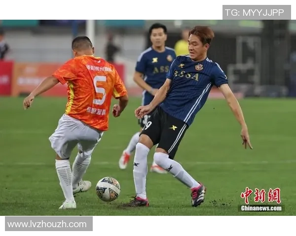 足球明星温暖心灵照顾队友的感人故事与无私奉献精神